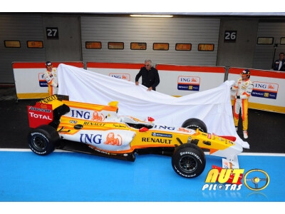 „ING Renault F1“ komanda pristato naująjį bolidą R29