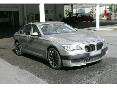 Pirmosios BMW M7 nuotraukos