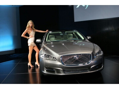 (ATNAUJINTA)Tyzerinė 2010 Jaguar XJ kampanija (video)