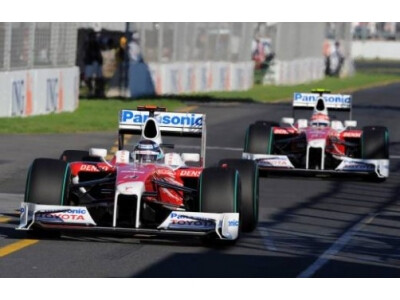 „Toyota“ svarsto apie pasitraukimą iš „Formulės-1