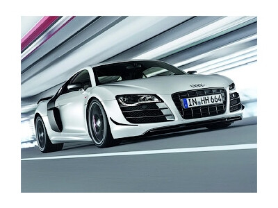 “Audi” pristatė superautomobilį “R8″