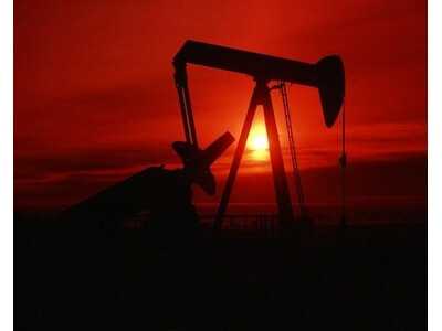 Naftos kaina smuktelėjo žemyn