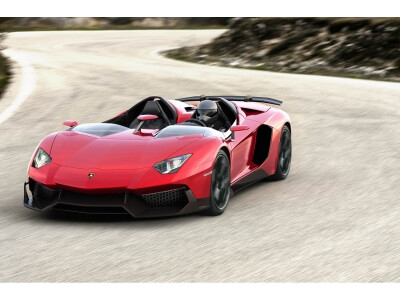 Lamborghini Aventador J: bestogė, belangė greituolė