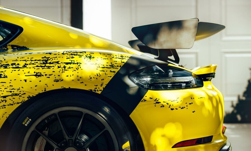 „Porsche“ spoilerius ir dureles pradėjo gaminti iš keistos medžiagos - ar laikas auginti konkurentą anglies pluoštui?