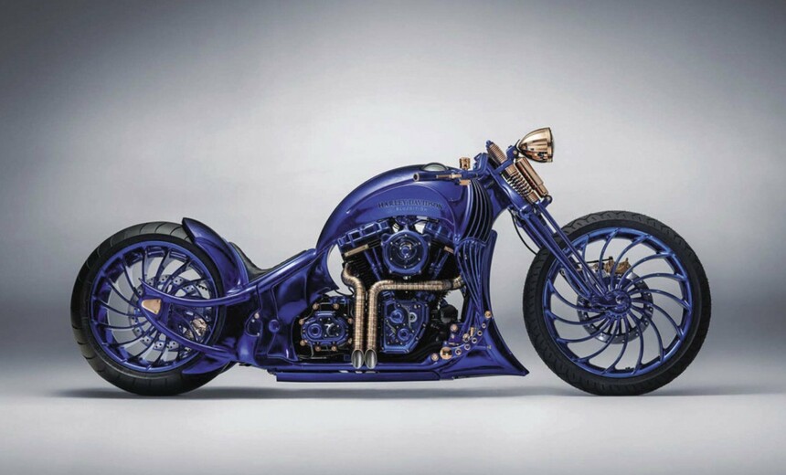 Turbūt nieko panašaus į šį motociklą dar nesame matę: pristatytas unikalus ir nepakartojamas „The Harley-Davidson Blue Edition“ 