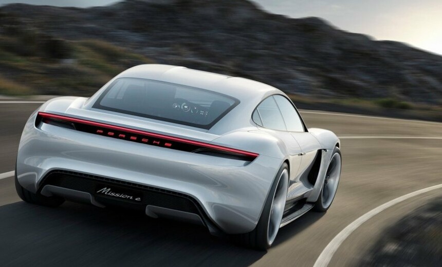 10 įspūdingų dalykų apie žvėriškos galios elektromobilį „Porsche Taycan“: dar nėra gaminamas serijiniu būdu, tačiau jau įrašytas rekordų knygose