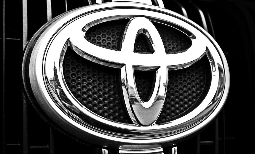 „Toyota“ žengė istorinį žingsnį - leis naudotis savo hibridinėmis ir vandenilinėmis technologijomis: 24 tūkst. išradimų bus galima naudoti nemokamai