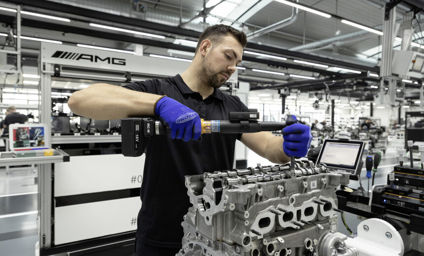 „Mercedes-AMG“ pagamino galingiausią keturių cilindrų variklį pasaulyje, tačiau vairuotojus džiugins ne galia