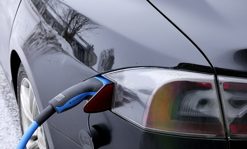15 mėnesių trukęs Štutgarte atliktas tyrimas rodo, kad elektromobilius privalome įkrauti lėčiau
