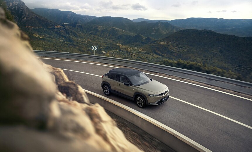 „Mazda MX-30 e-Skyactiv R-EV“ hibridas sugriežtintuose „Euro NCAP“ saugumo bandymuose gavo aukščiausią įvertinimą