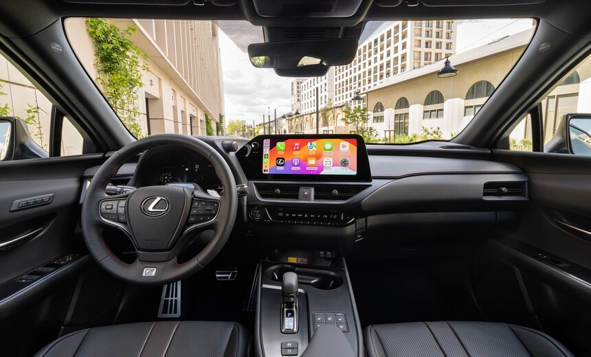 Naujasis „Lexus UX“ pasižymi didesne galia
