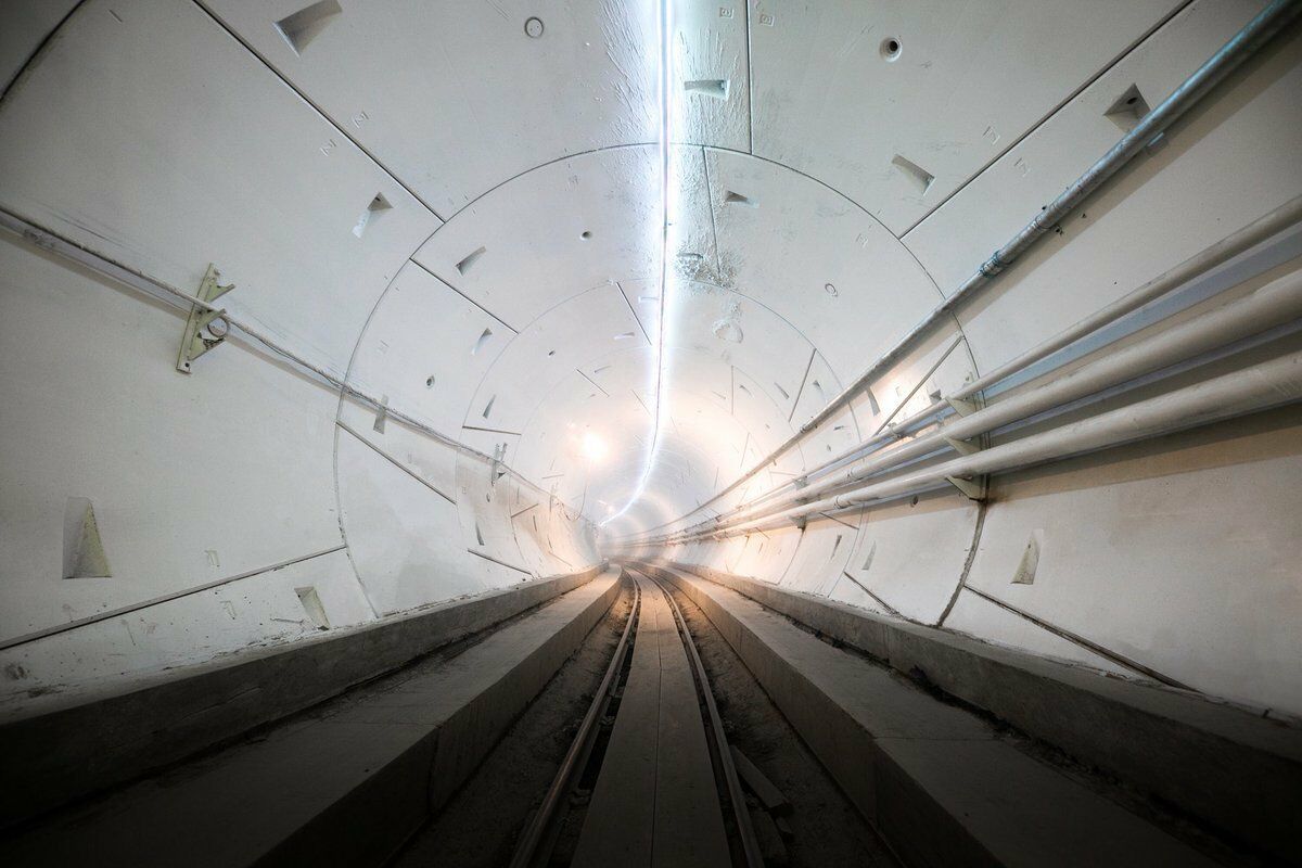Elonas Muskas atidarė pirmąjį požeminį greitąjį tunelį foto 1