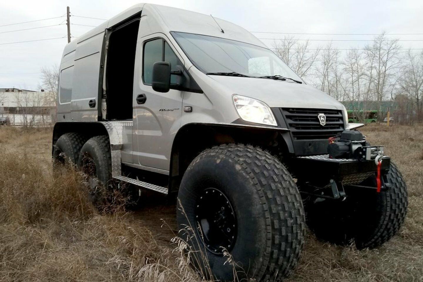 Iš paprasto furgono rusai sukūrė bekelės monstrą - kaip „Gazelle Next“ virto įspūdingu visureigiu foto 1