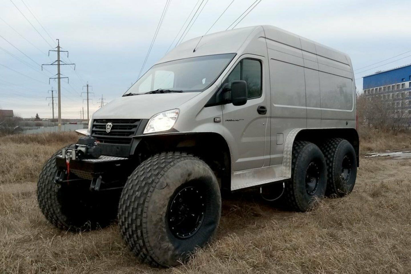 Iš paprasto furgono rusai sukūrė bekelės monstrą - kaip „Gazelle Next“ virto įspūdingu visureigiu foto 2