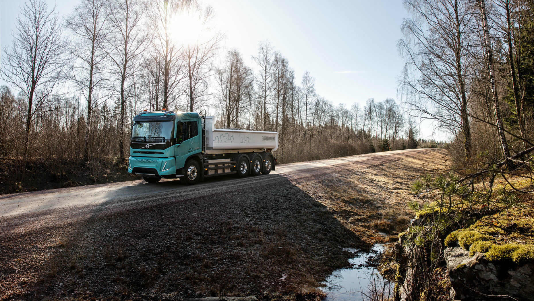  „Volvo Trucks“ sukūrė pirmuosius elektra varomus sunkiasvorius sunkvežimius - artėja dar viena transporto revoliucija? foto 3
