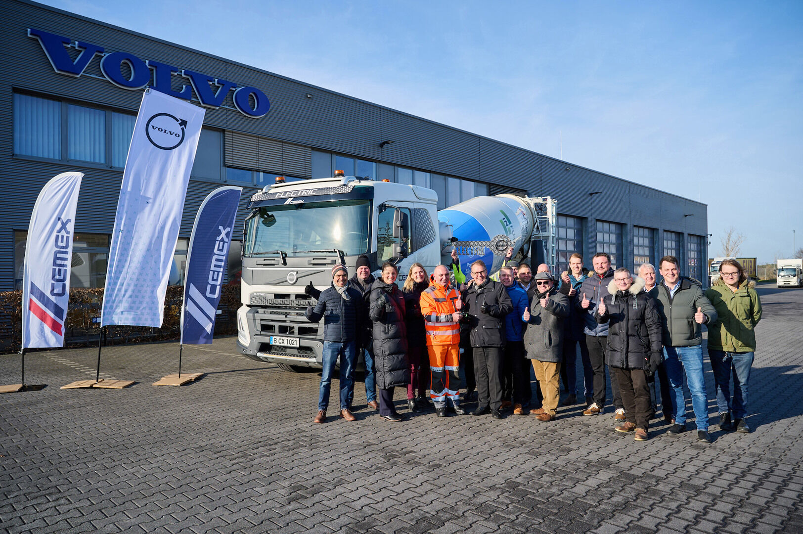 „Volvo Trucks“ pristatė pirmąjį elektrinį betonvežį bendrovei CEMEX foto 2