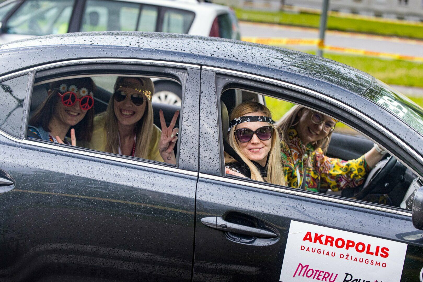 „Moterų ralio“ dalyvės kartu su policijos pareigūnais kviečia vairuotojus gerbti gyvybę ir neviršyti greičio foto 6
