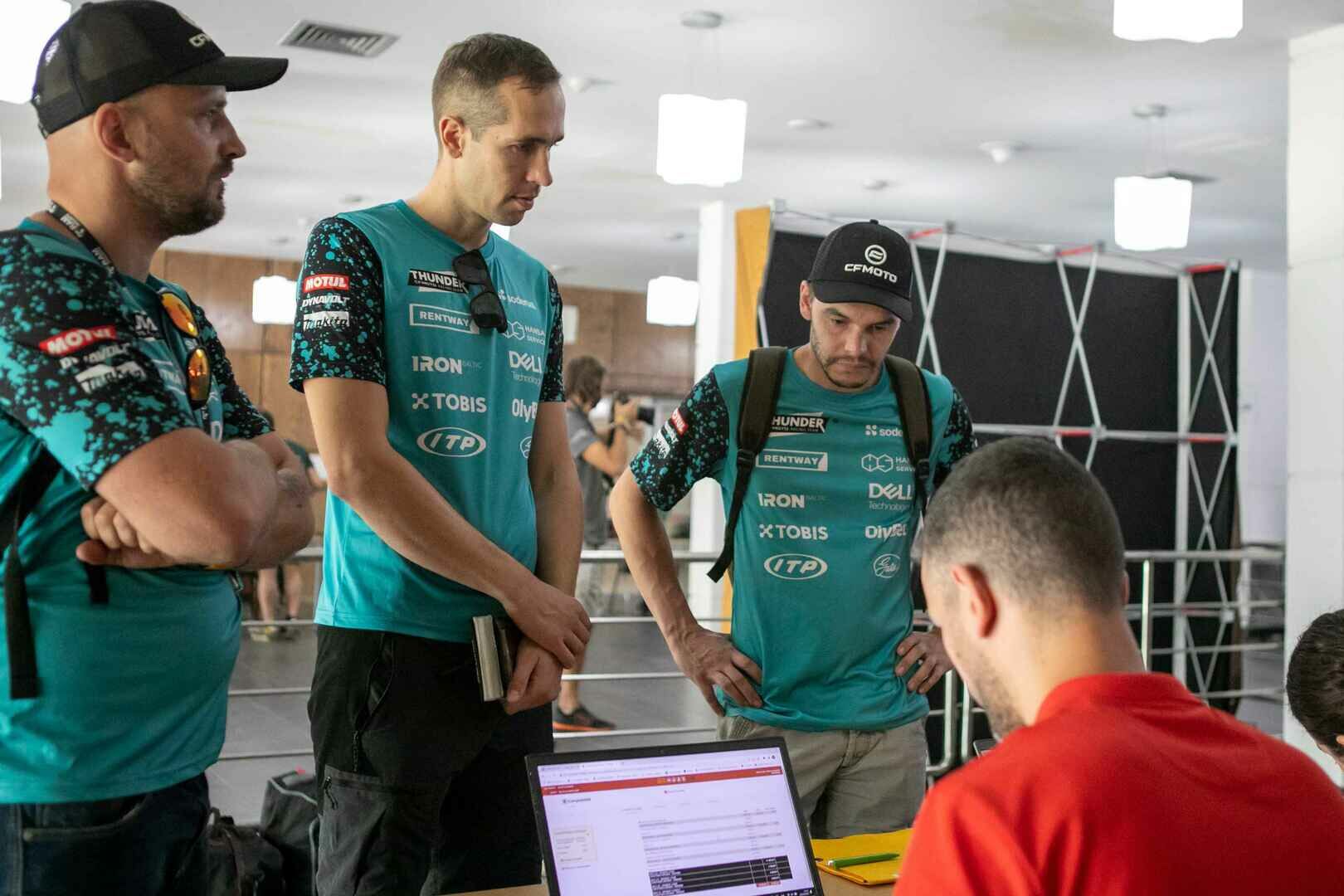 Laukia starto Maroke: „CFMOTO Thunder Racing Team“ keturračiai nustebino techninės komisijos narius foto 2