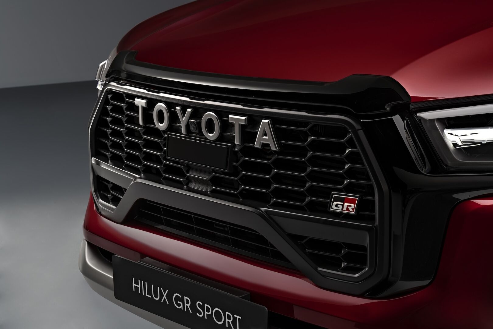 Pasirodys sportiška populiariojo pikapo „Toyota Hilux GR SPORT“ versija foto 4