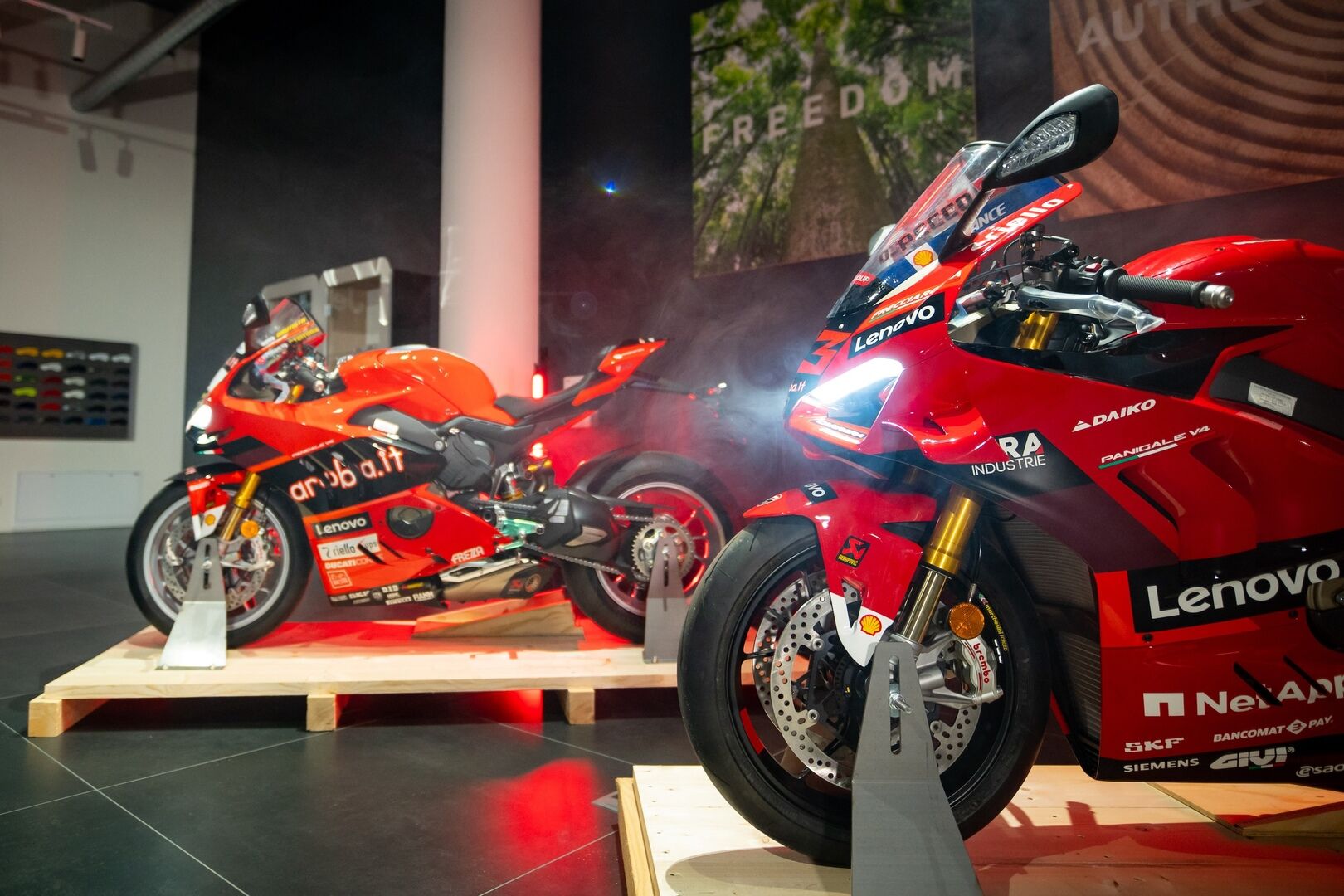 Į Lietuvą atvyko „MotoGP“ ir SBK pasaulio čempionų „Ducati“ replikos foto 2