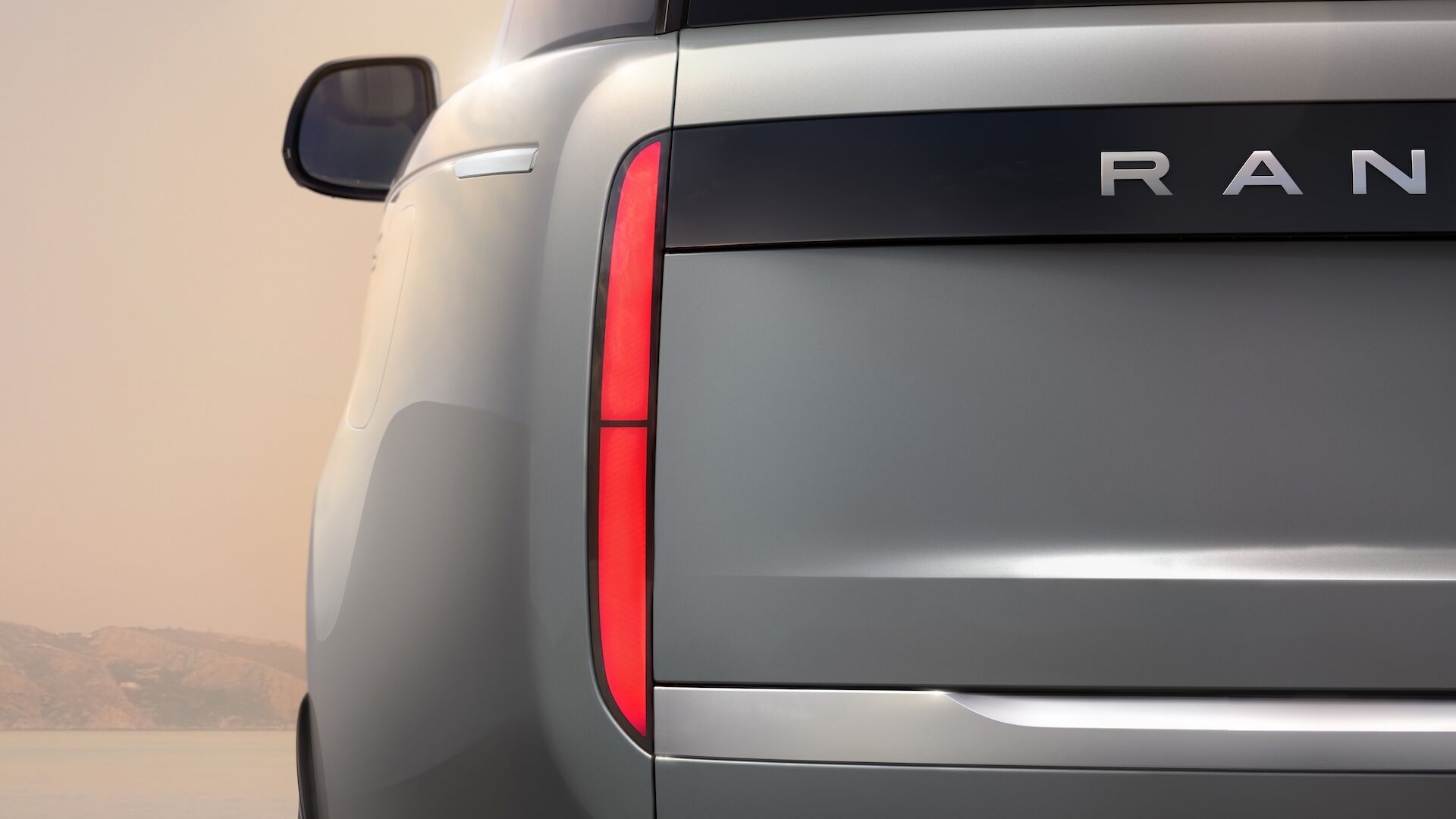 Artėja naujojo elektrinio „Range Rover“ pristatymas: formuoja laukiančiųjų sąrašą foto 4