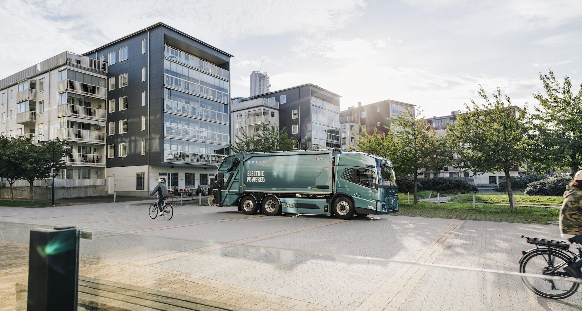„Volvo“ pristato pirmąjį tik elektra varomą sunkvežimio modelį švariam ir saugiam miesto transportui foto 5