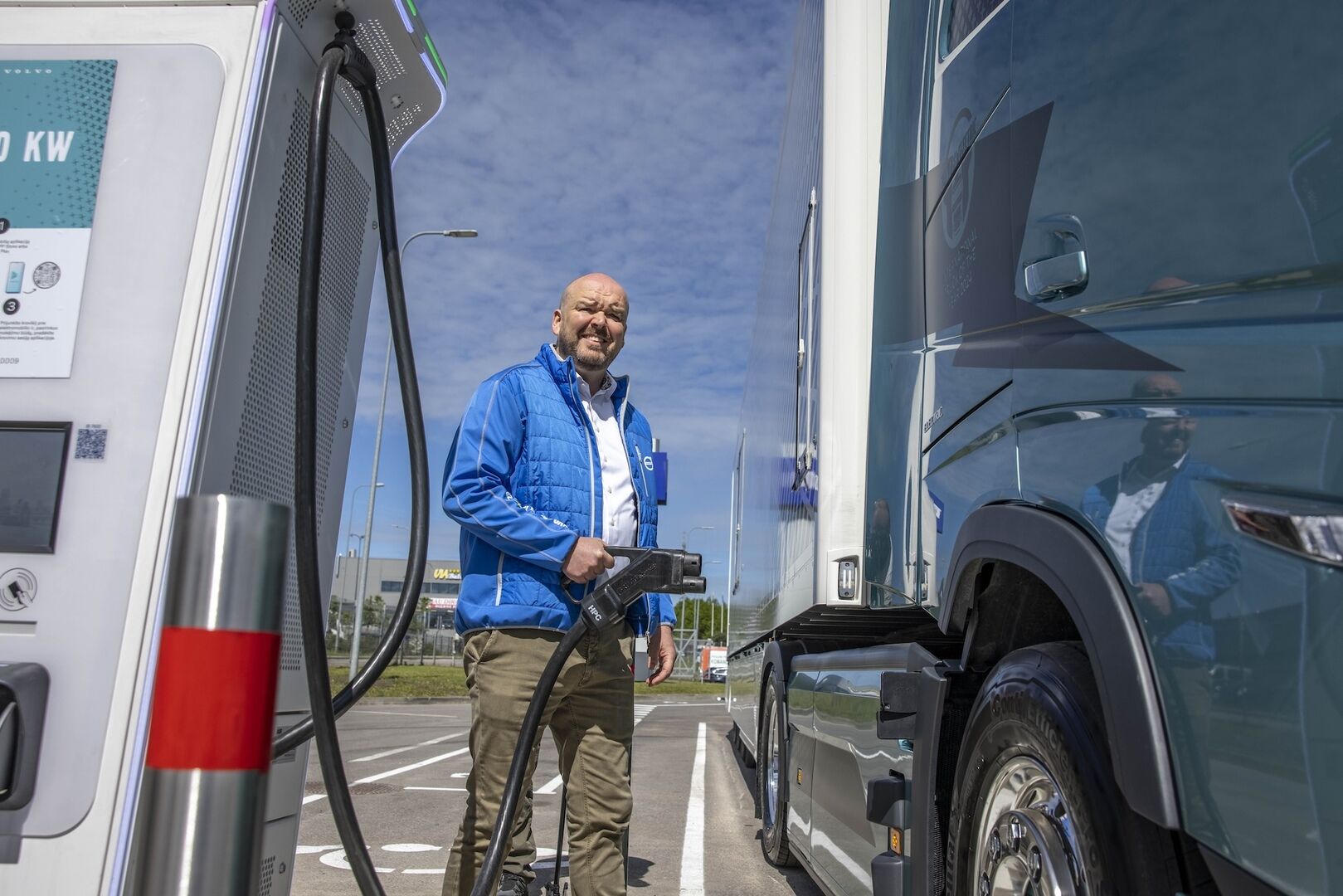 „Volvo“ sunkvežimių centre Kaune oficialiai atidaryta 360 kW įkrovimo stotelė foto 3