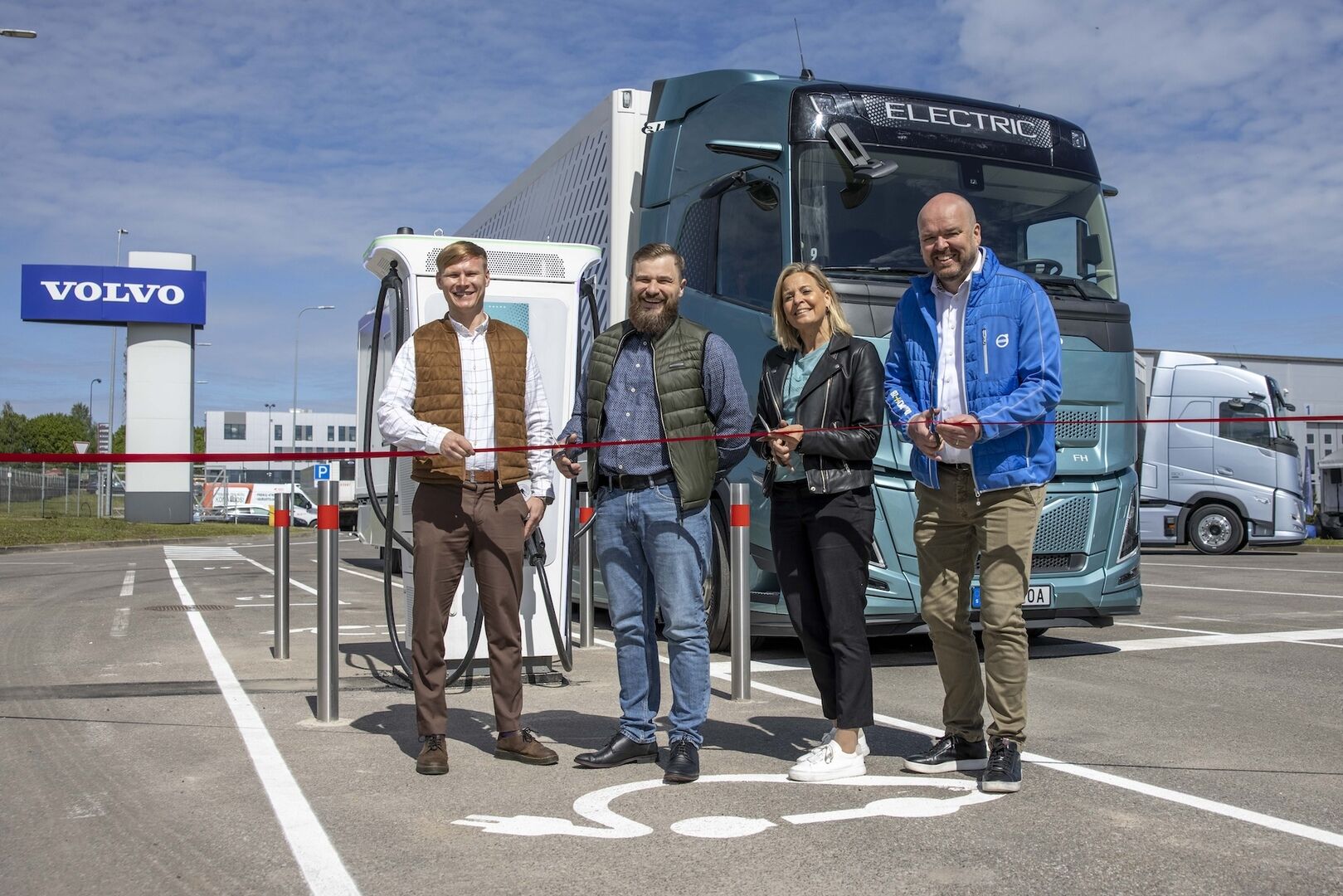 „Volvo“ sunkvežimių centre Kaune oficialiai atidaryta 360 kW įkrovimo stotelė foto 5