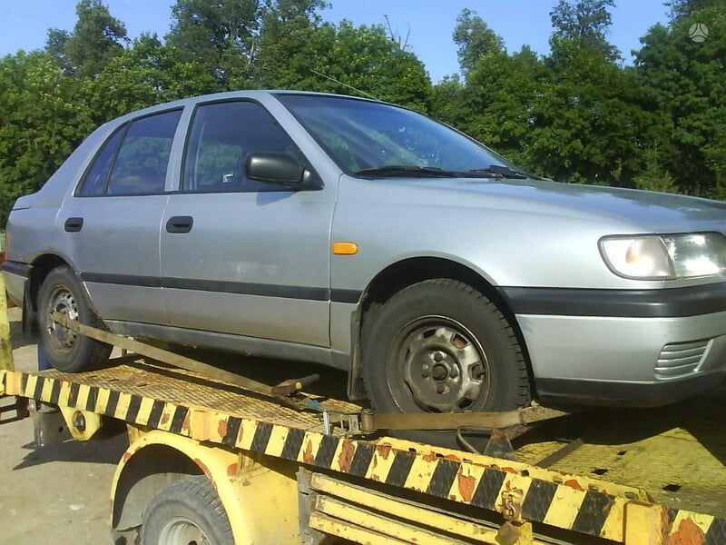 Nissan Sunny 1993 m dalys