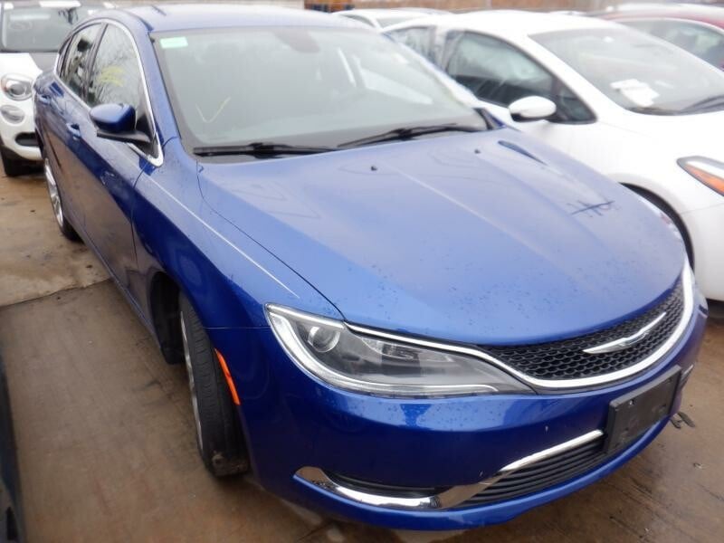 Chrysler 200 2016 m dalys