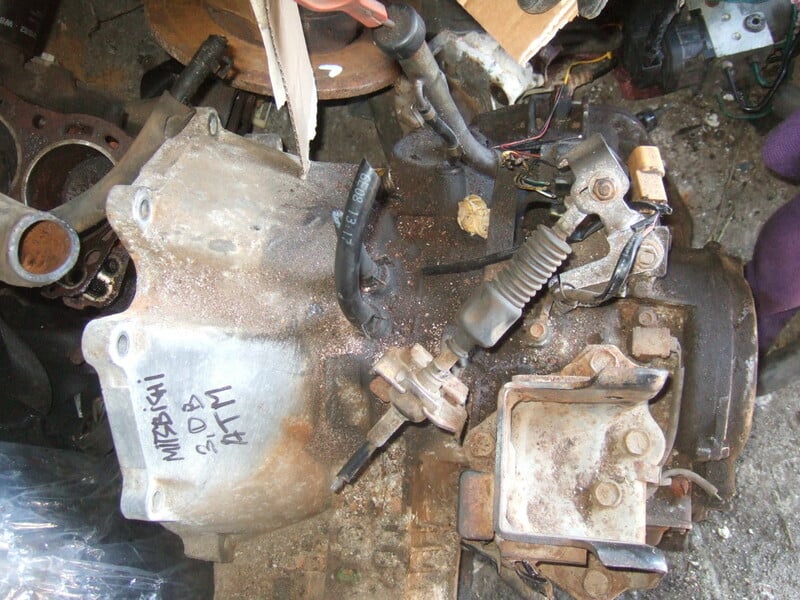 Mitsubishi Sigma 1993 y parts