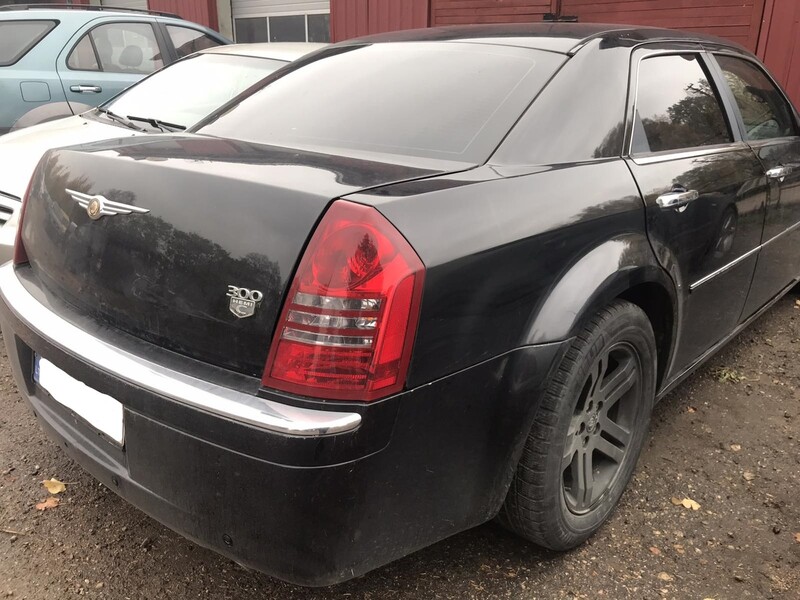 Chrysler 300C 2005 y parts