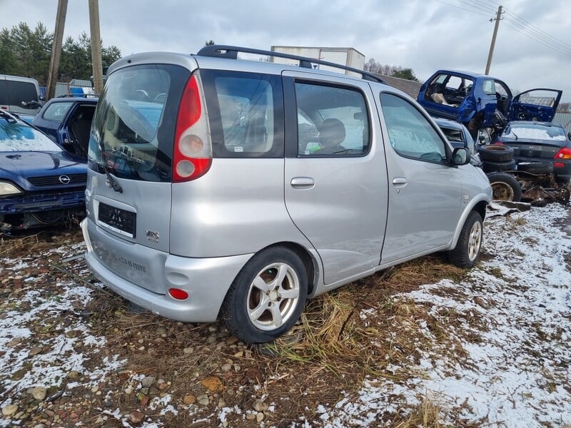 Toyota Yaris Verso 2002 y parts