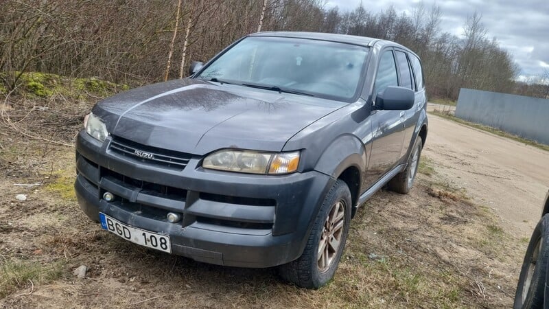 Isuzu Axiom 2004 y parts