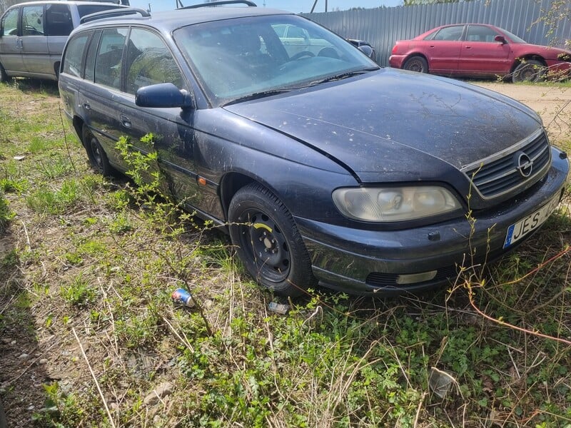 Opel Omega 2000 y parts