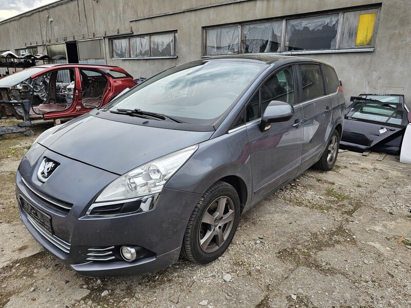 Peugeot 5008 2011 m dalys