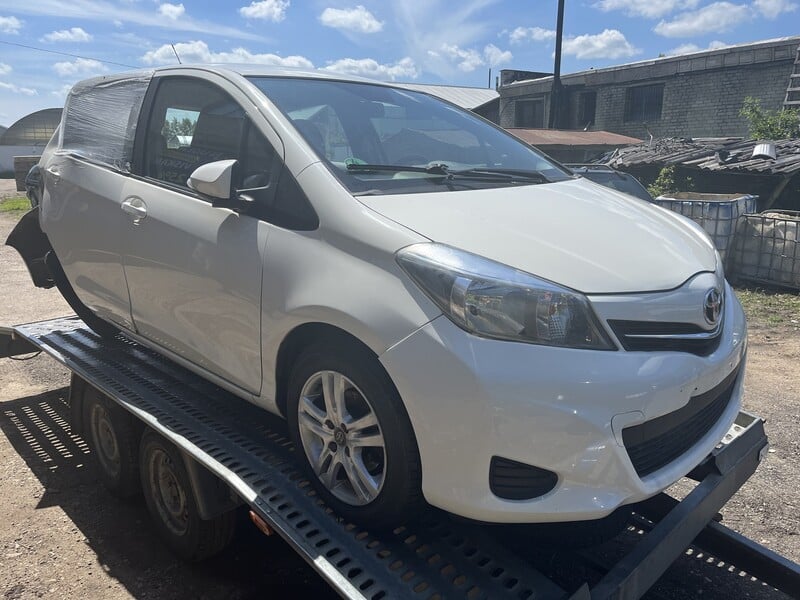 Toyota Yaris III 2012 г запчясти