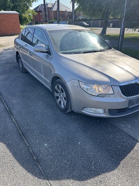 Skoda Superb 2011 y parts