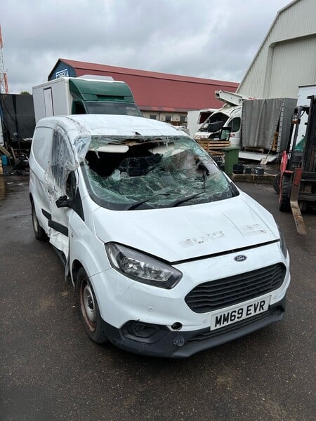 Ford Transit Courier 2020 y parts