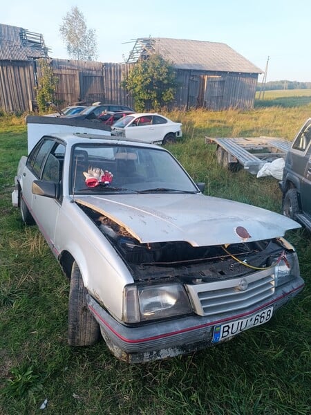 Opel Ascona 1988 m dalys