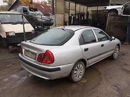 Mitsubishi Carisma II 2001 m dalys