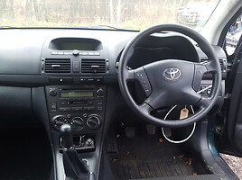 Toyota Avensis II 2004 y parts