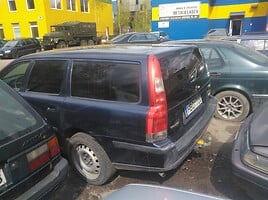 Volvo V70 2002 y parts