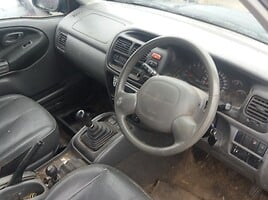 Suzuki Grand Vitara 2001 г запчясти