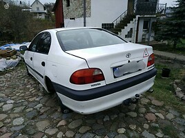 Toyota Avensis 2000 m dalys