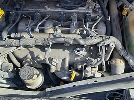 Chrysler Grand Voyager 2004 y parts