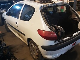 Peugeot 206 2000 г запчясти