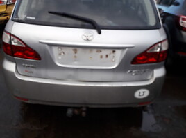 Toyota Avensis Verso 2003 y parts