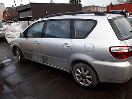 Toyota Avensis Verso 2003 y parts