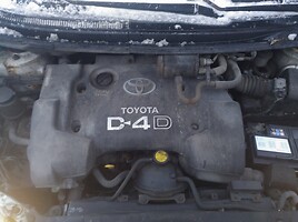 Toyota Corolla Verso 2003 y parts